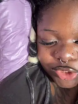 Nyla_xox Adlı Modelin Canlı XXX Sohbeti