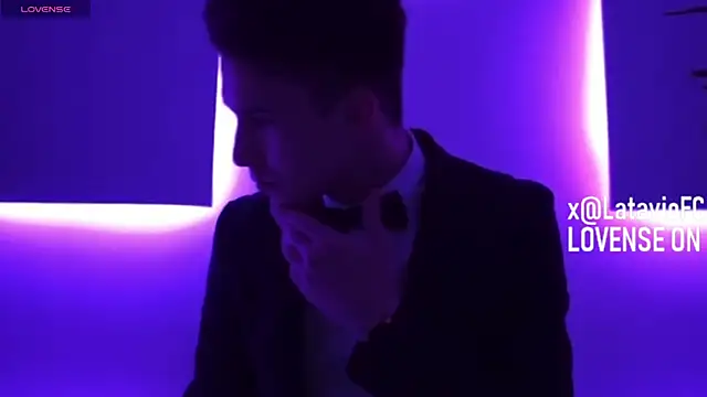 دردشة Midnighter_ الجنسية المباشرة