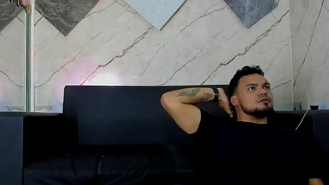 Latins_on_fire webcam show