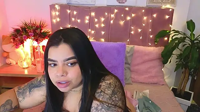 MiahJoness Live XXX-chat
