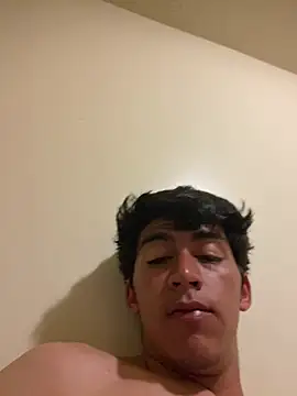 BadboyXXXMZ Chat XXX in diretta