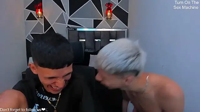 Juan_Nd_Steven: διαδικτυακό σόου στην κάμερα