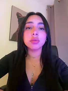 isabella_jade Adlı Modelin Canlı XXX Sohbeti