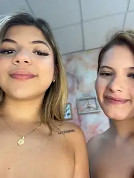 AngelBlushXXX Adlı Modelin Canlı XXX Sohbeti