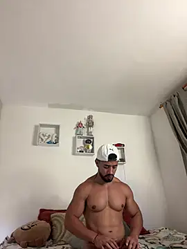 Chat +18 de Ezzio_Scolaro ao vivo