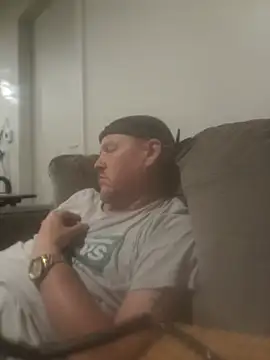 yourMasterisBoredn Live XXX chat