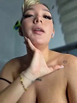 Chat +18 de alaia_princess ao vivo