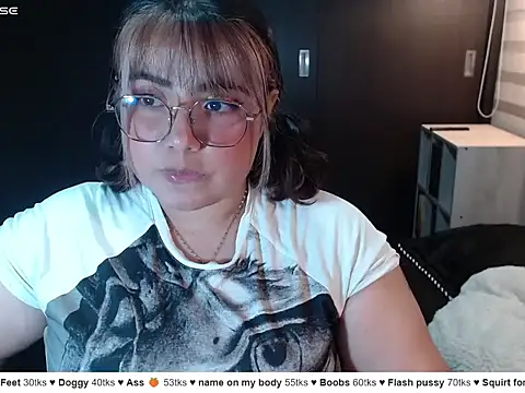 YiniBelle Chat XXX live