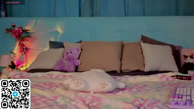 Chat +18 de Aurora_Bennet ao vivo