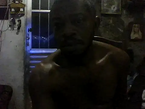 Negaomalinha1: διαδικτυακό σόου στην κάμερα