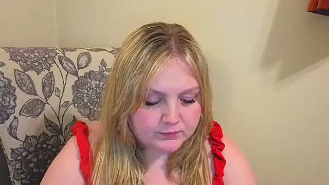 Show modela PhatAssBlond na web-kameri