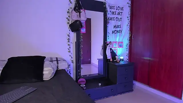 little_kayla_ live XXX chat