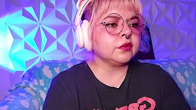 Chat +18 de Satyn_doll ao vivo