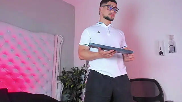 Show modela valenssio_moretti na web-kameri