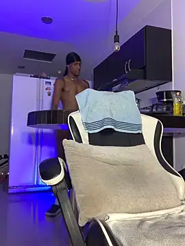 Chat +18 de Adam_Byker ao vivo