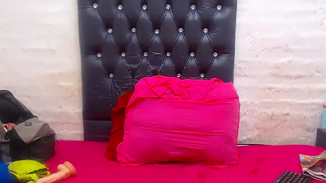 SweetSinAura Live XXX-chat