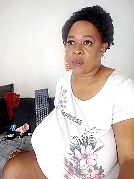 BUSTYQUEEN56_'s Live XXX Chat