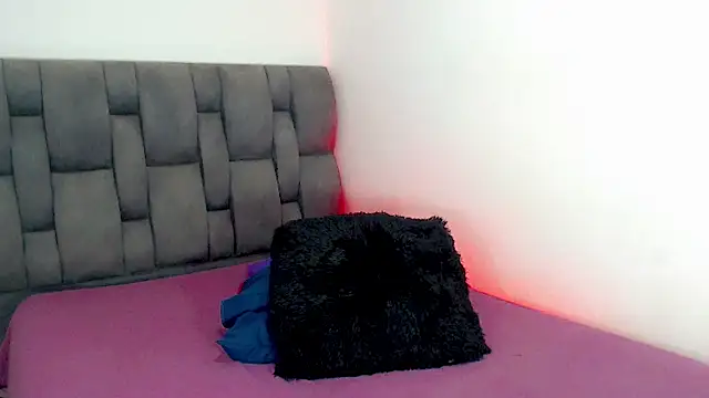 little_star_porn's Webcam Show