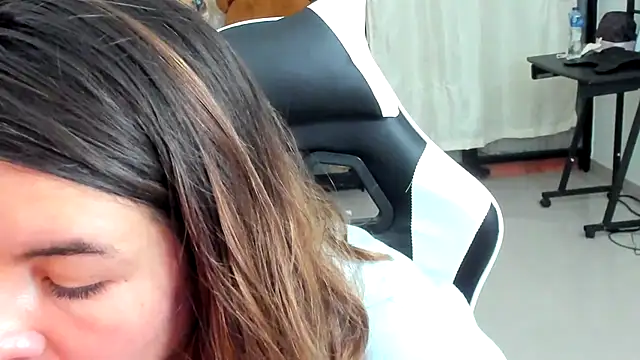 __Emma__11__Lecat_ Chat XXX live