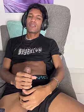 Pokazy przed kamerką – Miguel_bigcock