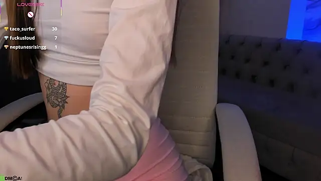 Chat +18 de Aria_Mila ao vivo