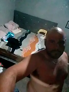 Show modela Guanatos13 na web-kameri