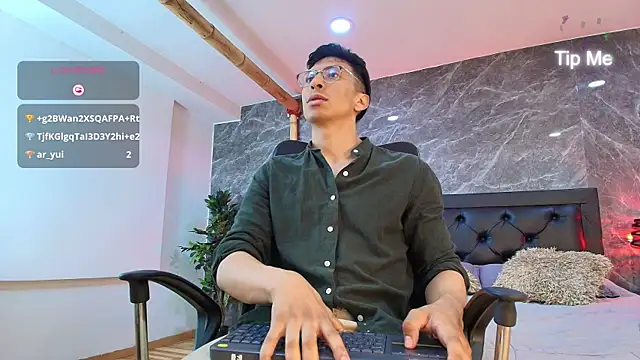 ApoloCruz: απευθείας συνομιλία ΧΧΧ