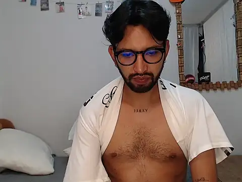 Show modela thomass1018 na web-kameri