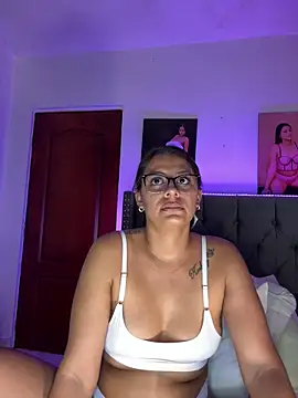 ema_zoe Adlı Modelin Canlı XXX Sohbeti