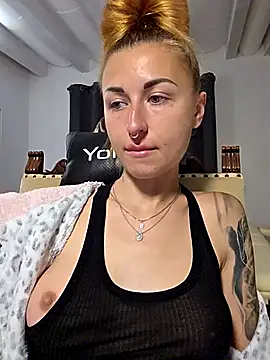 kylie_blck's Webcam Show