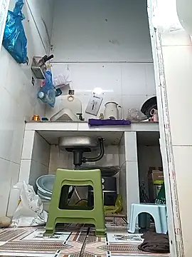 Show modela July-Asian na web-kameri