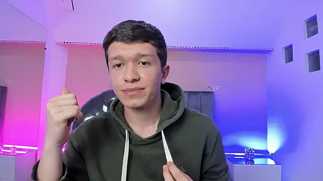 Show modela ken_col na web-kameri