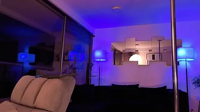 mandi4pole_のライブXXXチャット