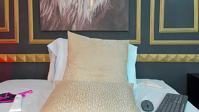 XXX chat uživo modela mia_watsonn_