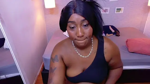 XXX chat uživo modela kiara_evanss