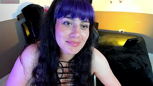 XXX chat uživo modela Monserrat_Cute_