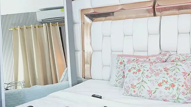 kinkylittlegirll élő XXX-chatje