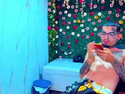 Pertunjukan Kamera Web Boy_tatto77