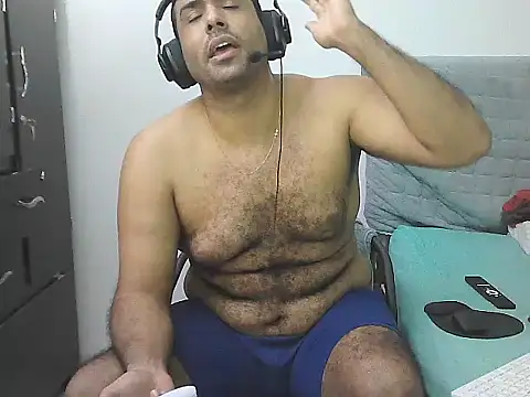 AlphaLatinoBear Adlı Modelin Canlı XXX Sohbeti