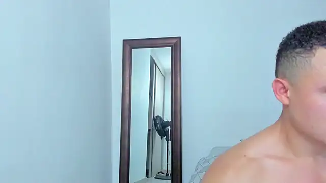 KingLevi01: онлайн-секс-чат