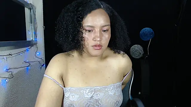 Chat +18 de SofiaRoyal2308 ao vivo