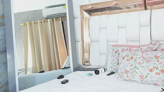 kinkylittlegirll Chat XXX in diretta