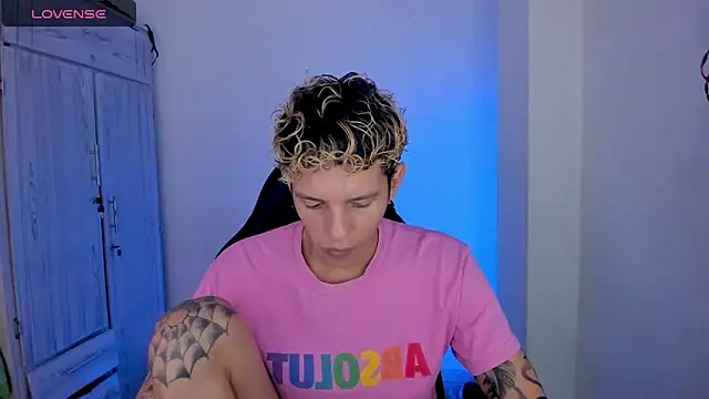 tylernova 即時 XXX 聊天