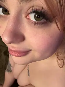 KellyMoors' Live XXX Chat