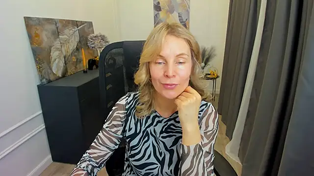 Sinty_Devis Chat XXX in diretta