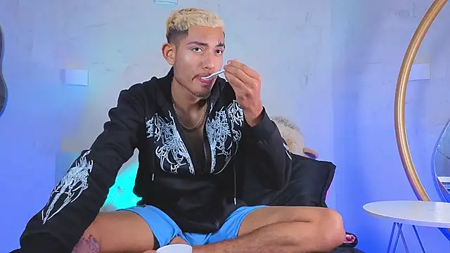 ItsZairen Chat XXX in diretta