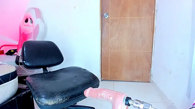 Emily_Coper18 Adlı Modelin Canlı XXX Sohbeti