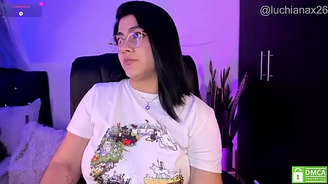 lucy26_ লাইভ XXX চ্যাট