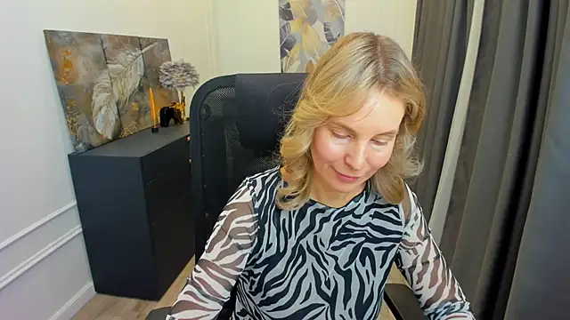 Sinty_Devis Adlı Modelin Canlı XXX Sohbeti