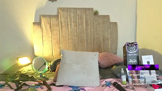 Chat +18 de Petite_pepper ao vivo